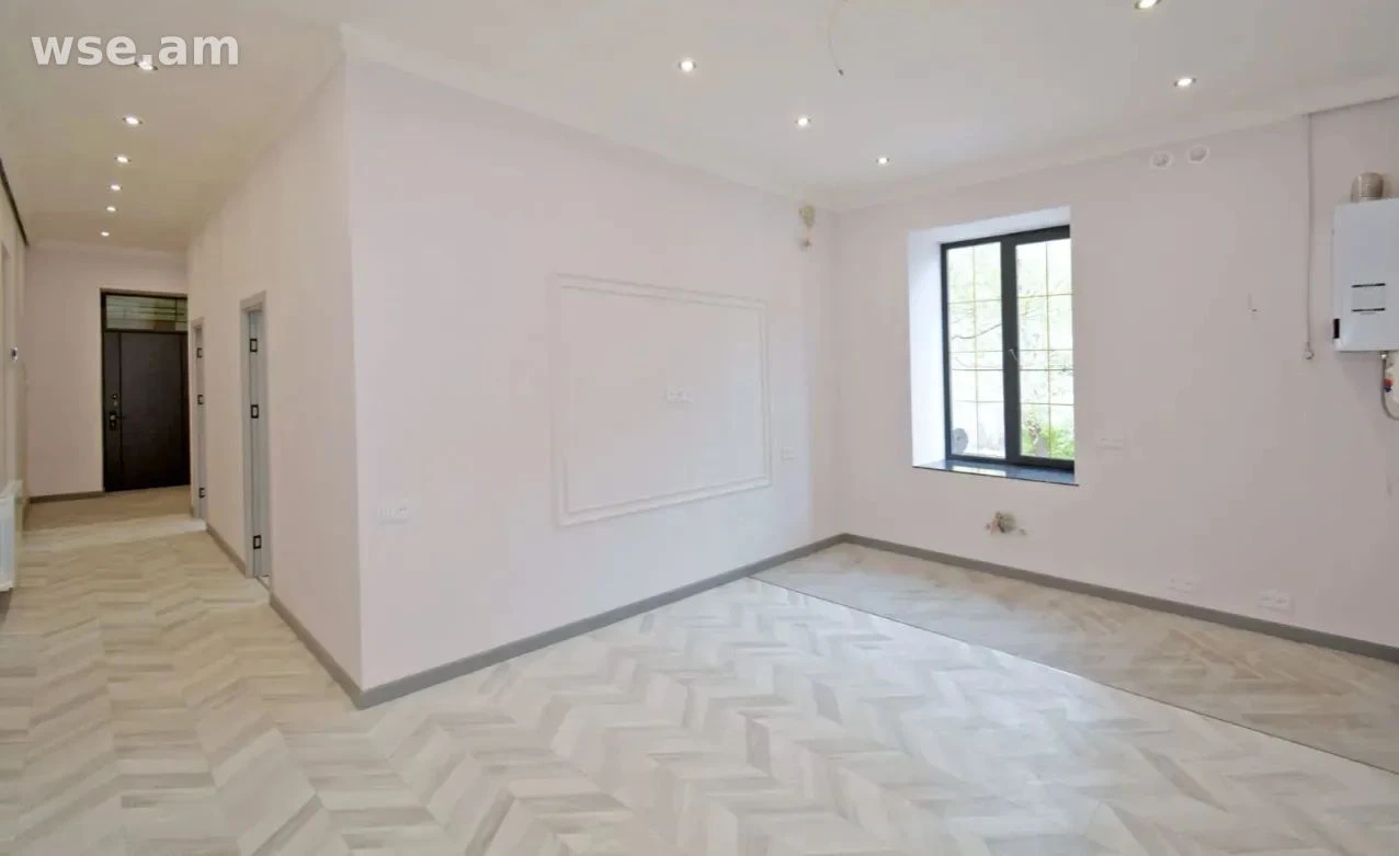 3-комн., 67 м², 2/3 эт., пароняна 11