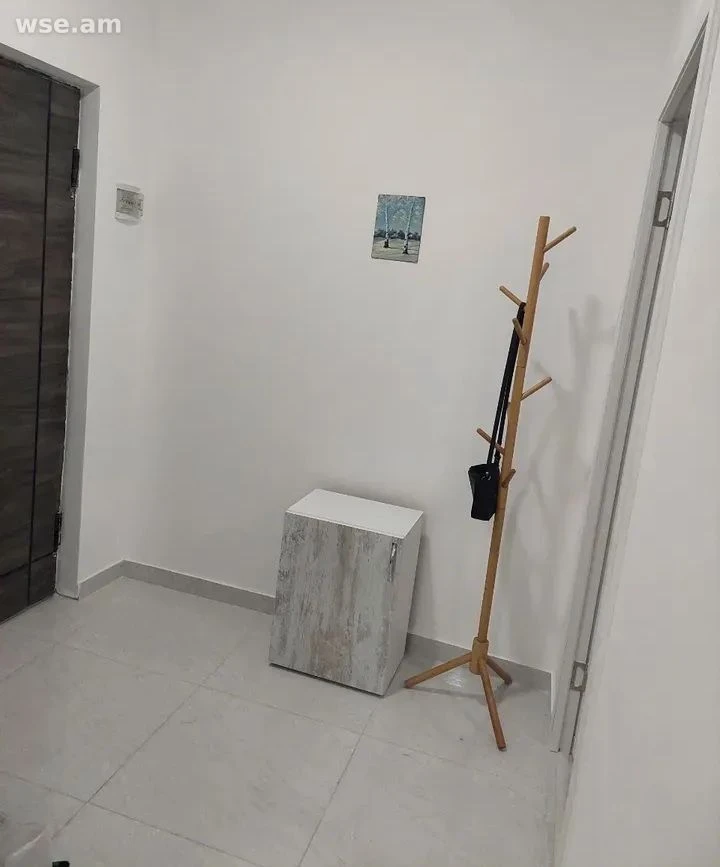 2-комн., 47 м², 2/9 эт., Караханяна 45