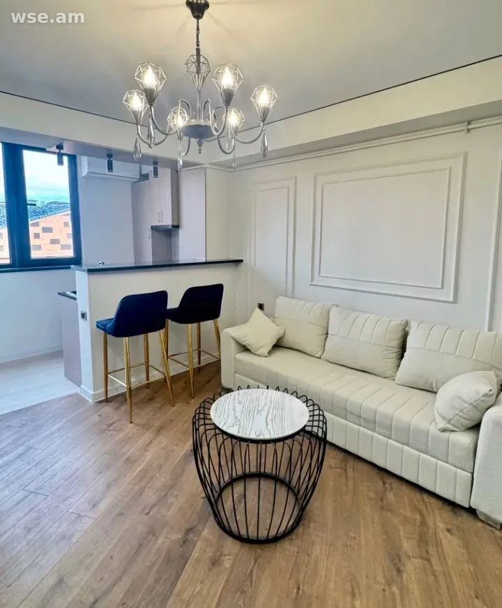 2-комн., 43 м², 8/9 эт., Арама Хачатряна 31/1