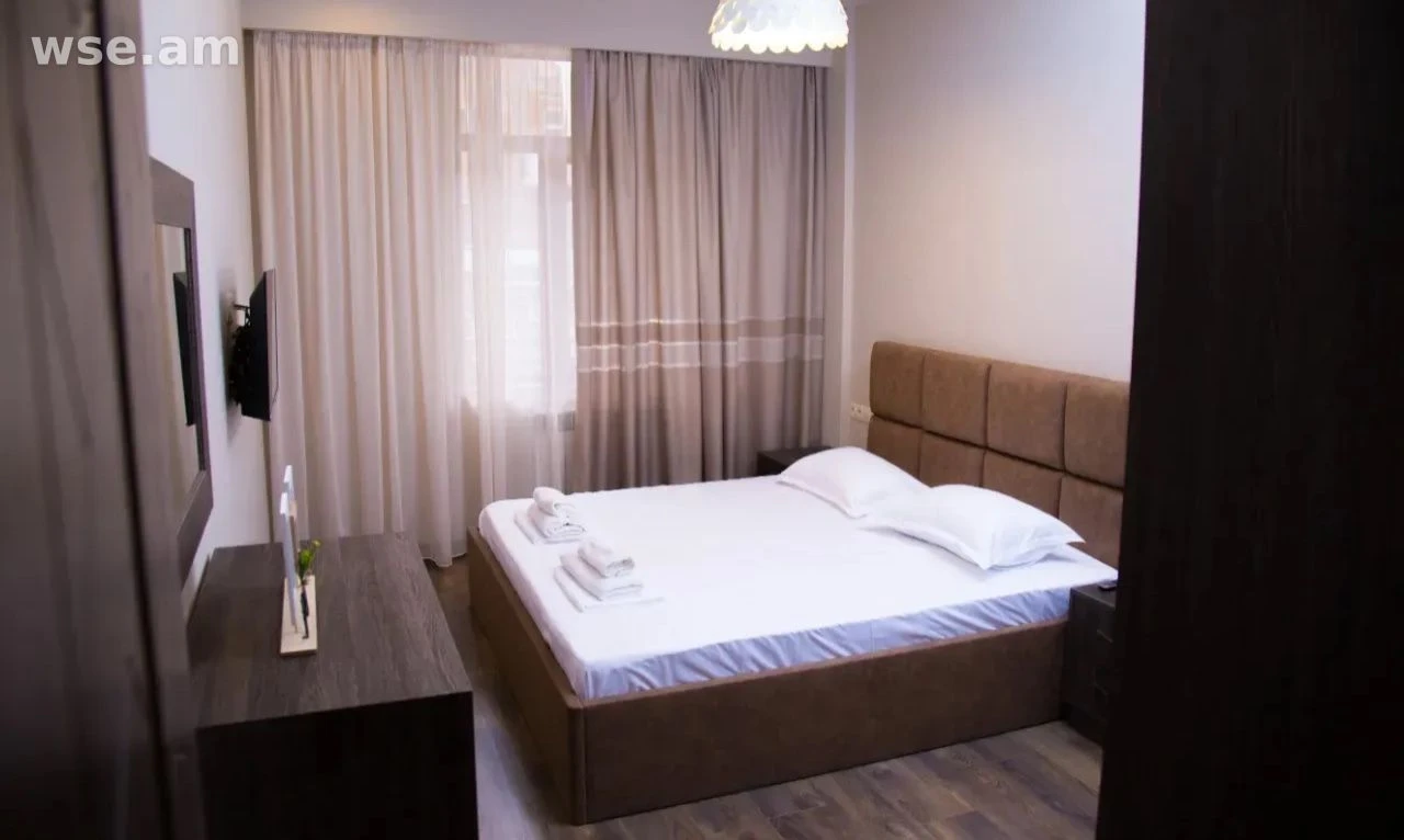3-комн., 116 м², 2/8 эт., Львовян 14/1
