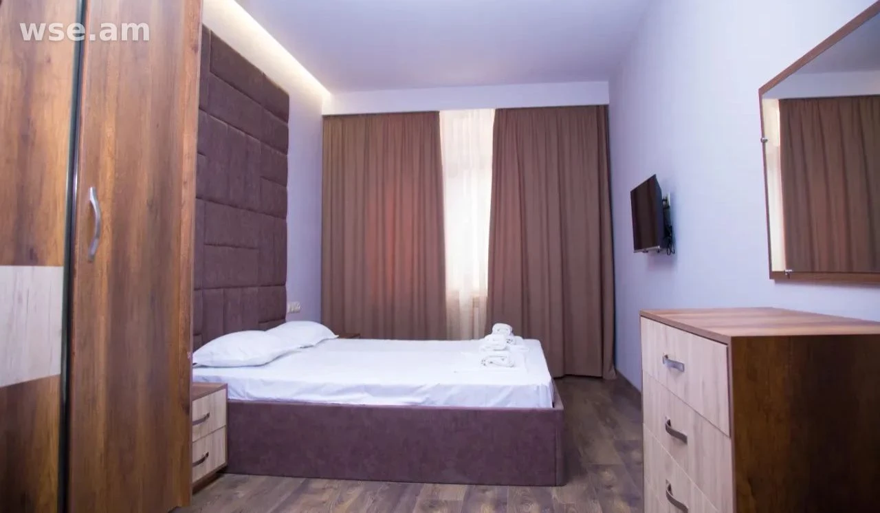 3-комн., 116 м², 2/8 эт., Львовян 14/1