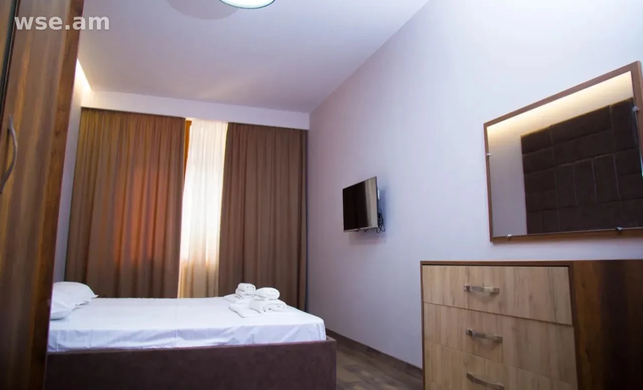 3-комн., 116 м², 2/8 эт., Львовян 14/1
