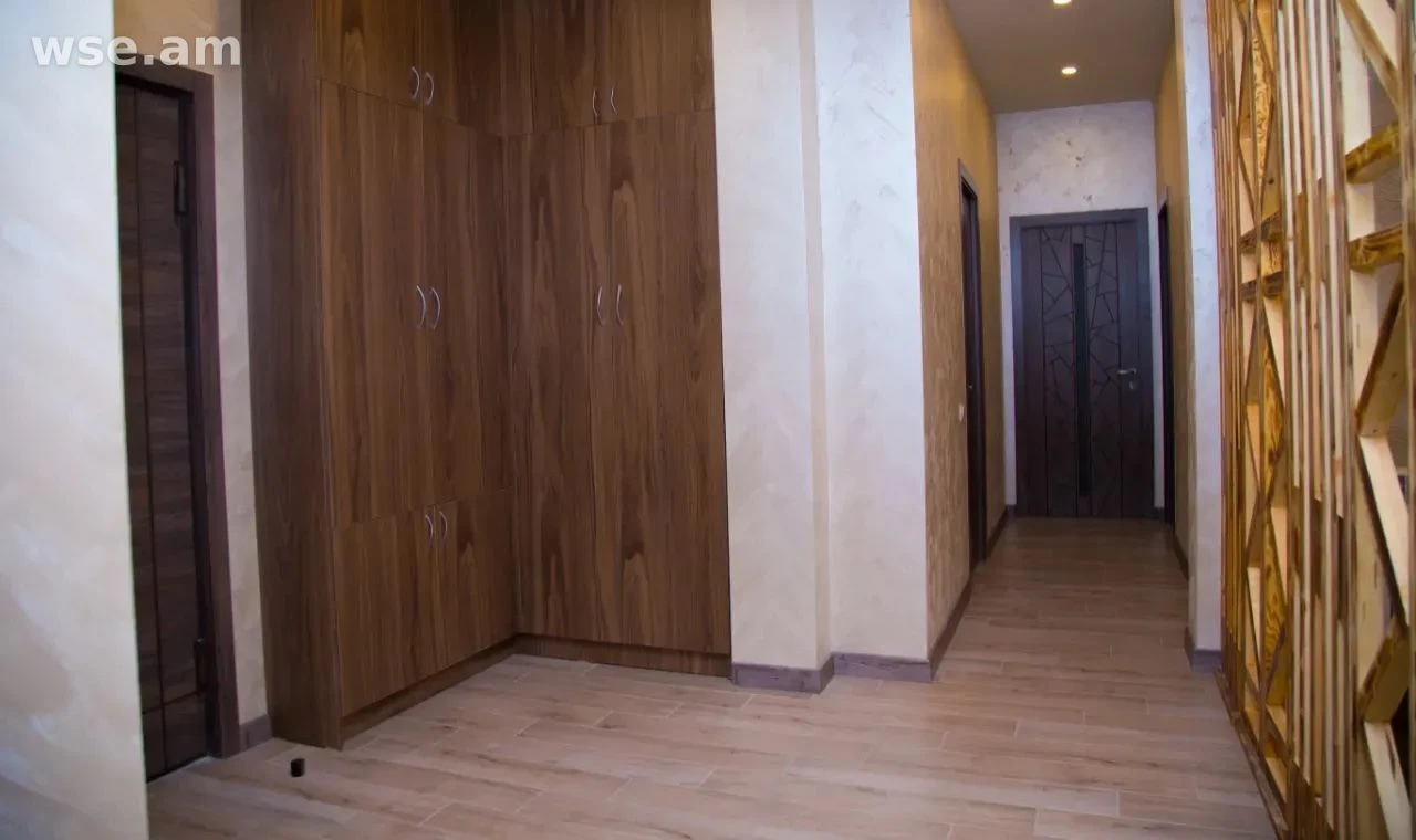 3-комн., 116 м², 2/8 эт., Львовян 14/1