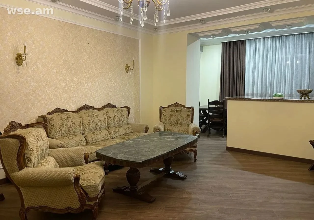 4-комн., 86 м², 3/6 эт., Чаренца 42
