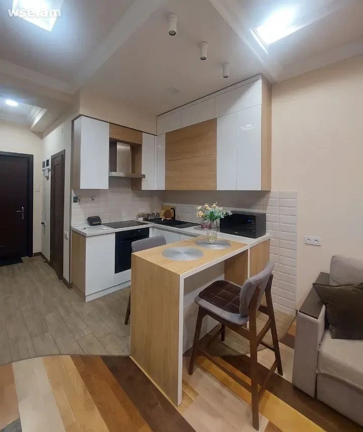 2-комн., 46 м², 3/8 эт., улица Никогаоса Адонца 6/3