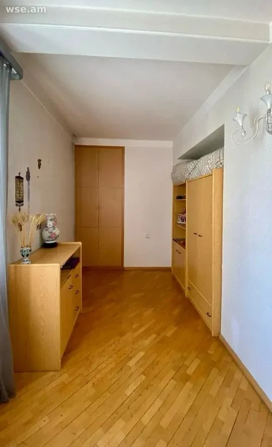 4 սենյականոց, 120 քմ, 3/5 հարկ, Վրացական փողոց 21