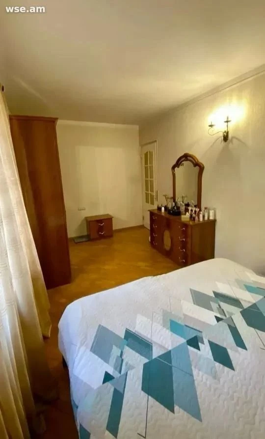 4 սենյականոց, 120 քմ, 3/5 հարկ, Վրացական փողոց 21