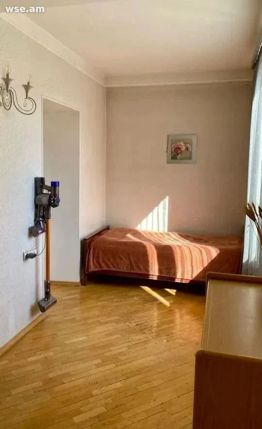 4 սենյականոց, 120 քմ, 3/5 հարկ, Վրացական փողոց 21