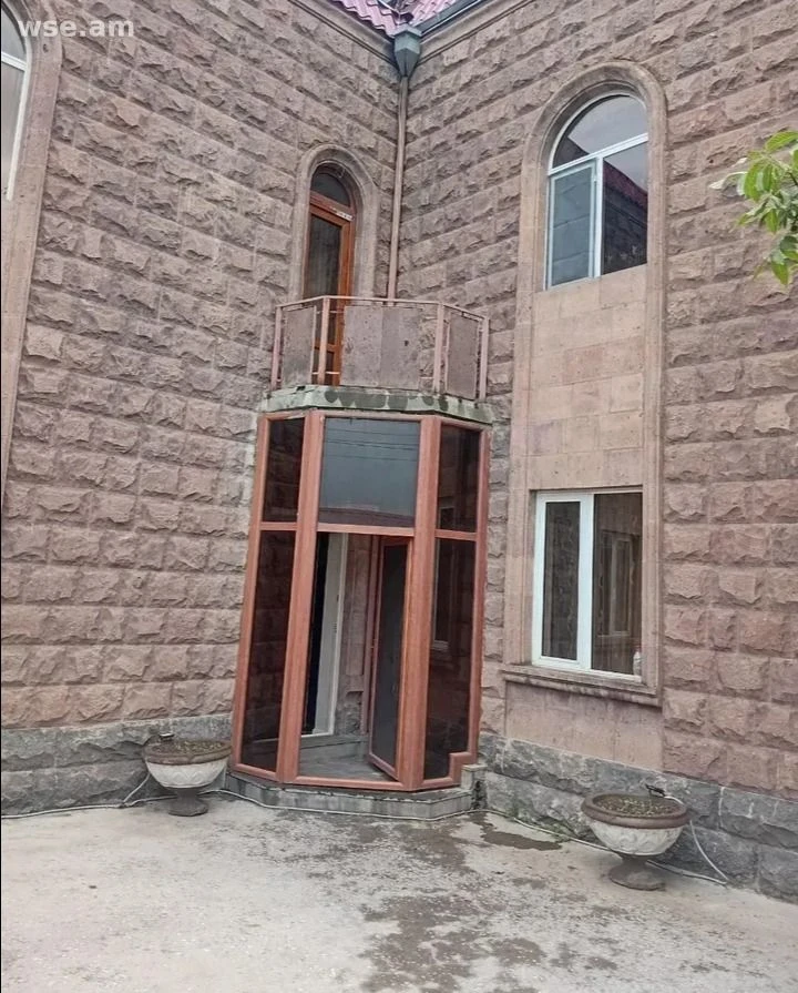5-комн., 350 м², 3-этажный, улица Капанцяна 37