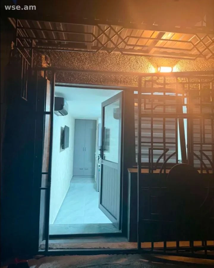 1-комн., 20 м², 2-этажный, улица Бардзраберда 38