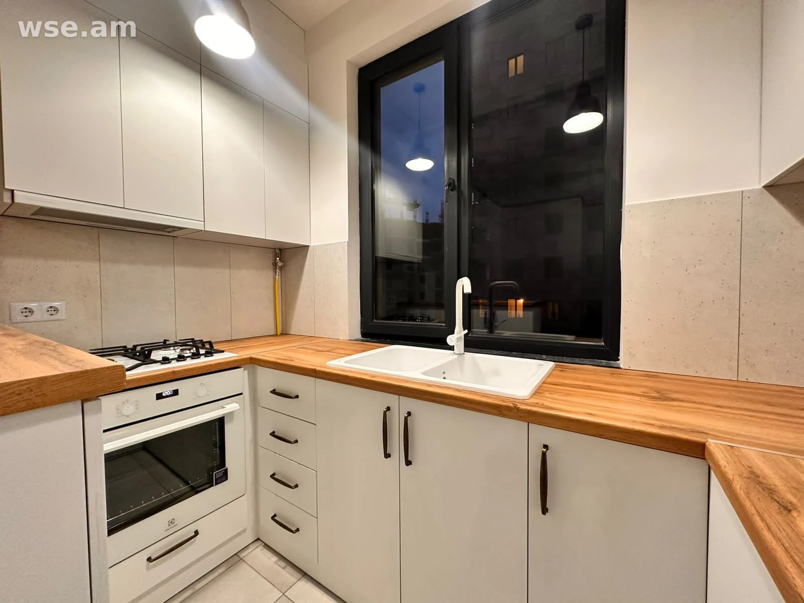 2-комн., 55 м², 6/9 эт., улица Никогаоса Адонца 19/8