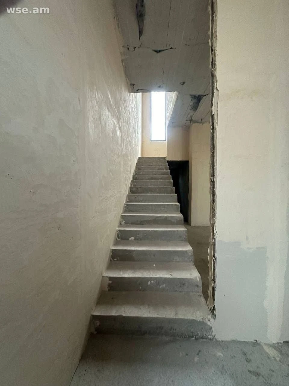 4 սենյականոց, 170 քմ, 2 հարկանի, Եղվարդի խճուղի 111