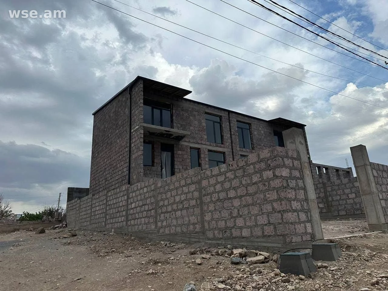 4 սենյականոց, 170 քմ, 2 հարկանի, Եղվարդի խճուղի 111