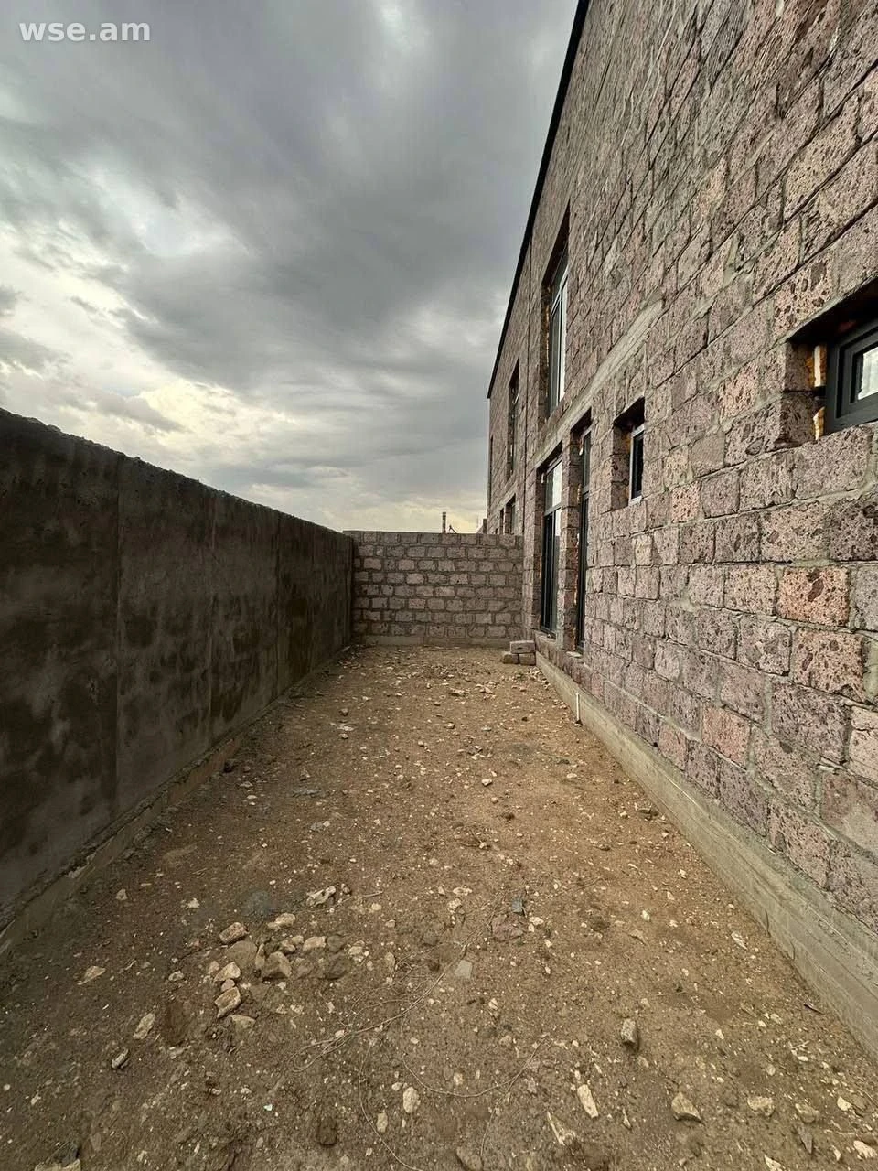 4 սենյականոց, 170 քմ, 2 հարկանի, Եղվարդի խճուղի 111