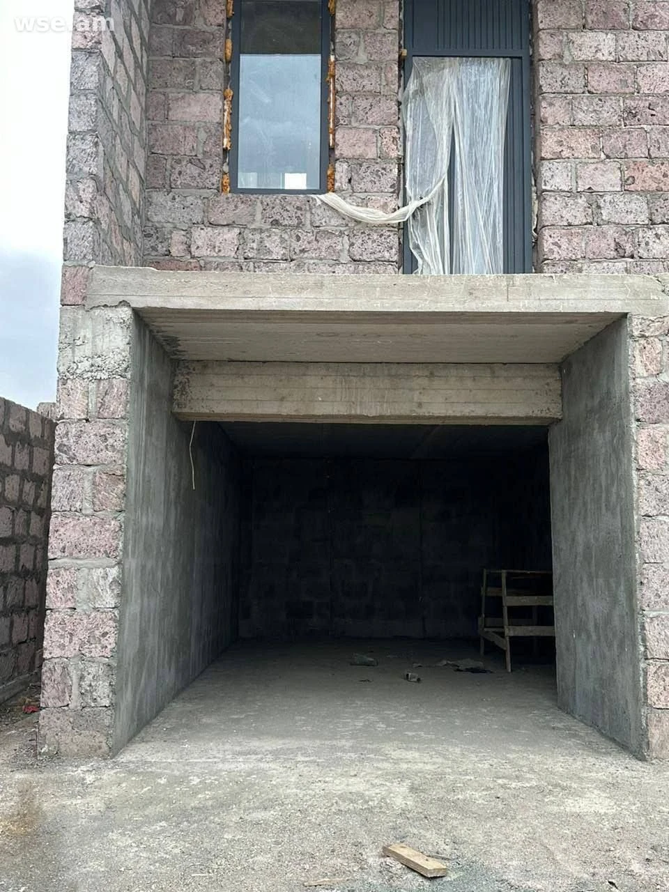 4 սենյականոց, 170 քմ, 2 հարկանի, Եղվարդի խճուղի 111