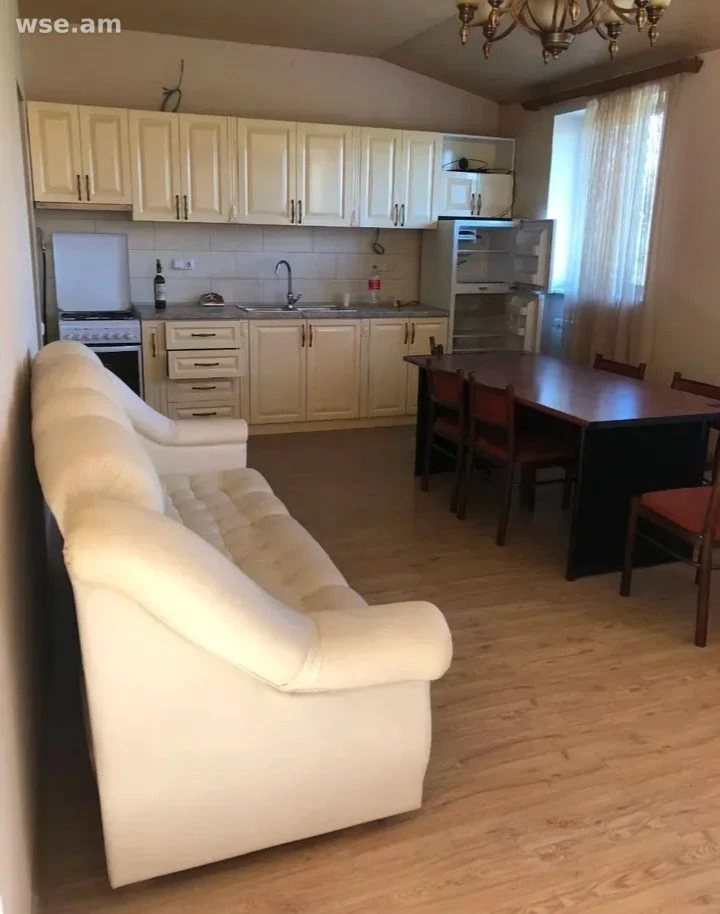 2-комн., 77 м², 3/3 эт., улица Ачаряна 6/3