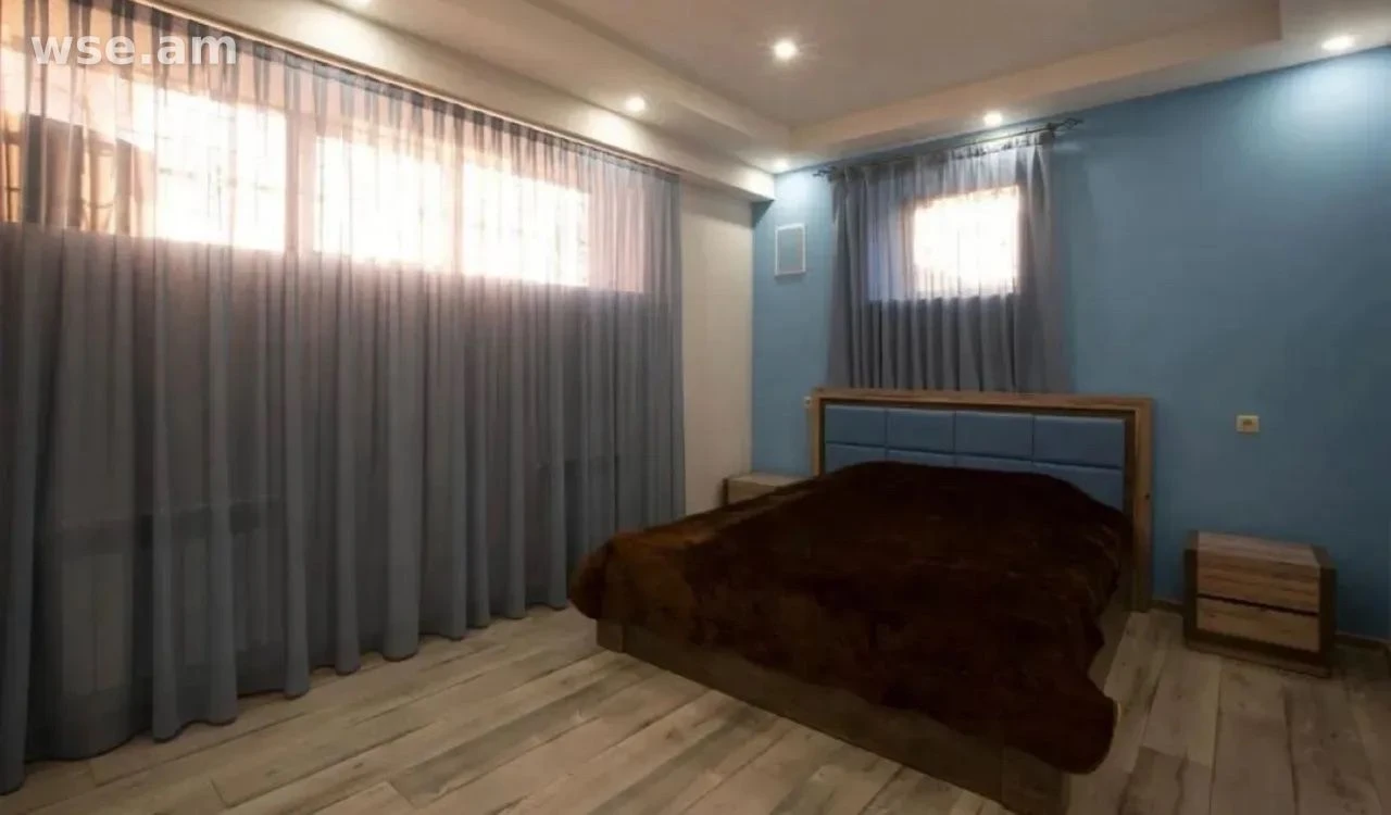 3-комн., 105 м², 1/1 эт., улица Сармена