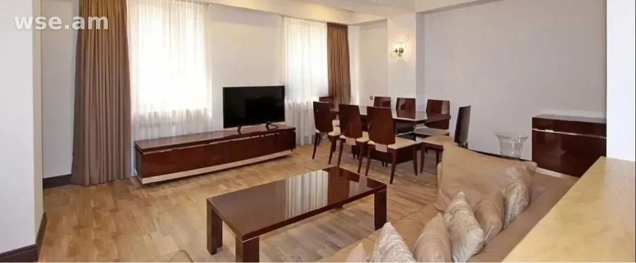 3-комн., 105 м², 2/8 эт., улица Никогаоса Адонца