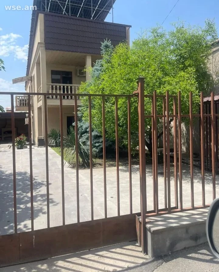 3-комн., 300 м², 2-этажный, улица Мецаренца 39Ա/12