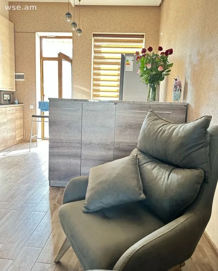 3-комн., 80 м², 1-этажный, микрорайон Г-1 2/54 2/54
