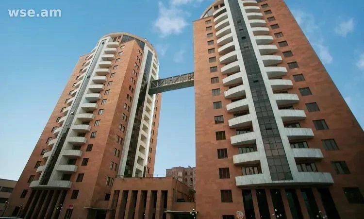 3-комн., 70 м², 11/20 эт., улица Никогаоса Адонца 70