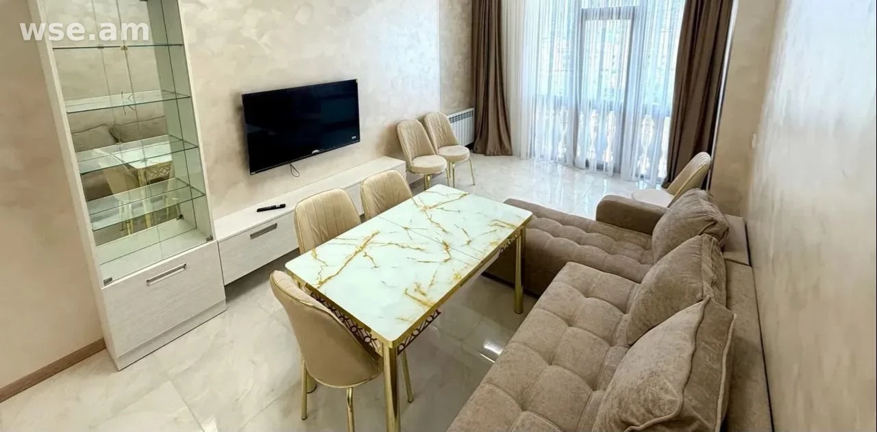 2-комн., 57 м², 7/8 эт., улица Никогаоса Адонца 2/6