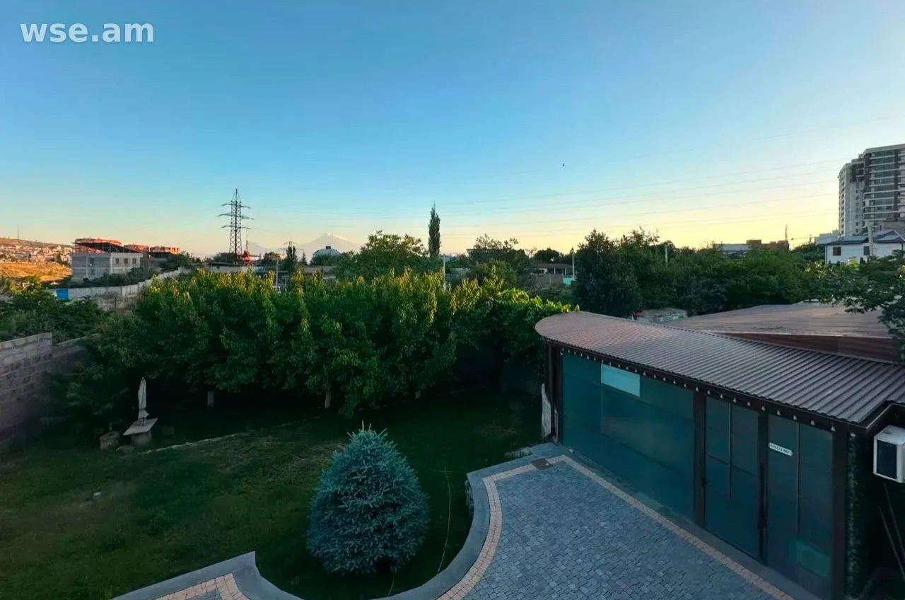 5-комн., 230 м², 2-этажный, улица Гоголя