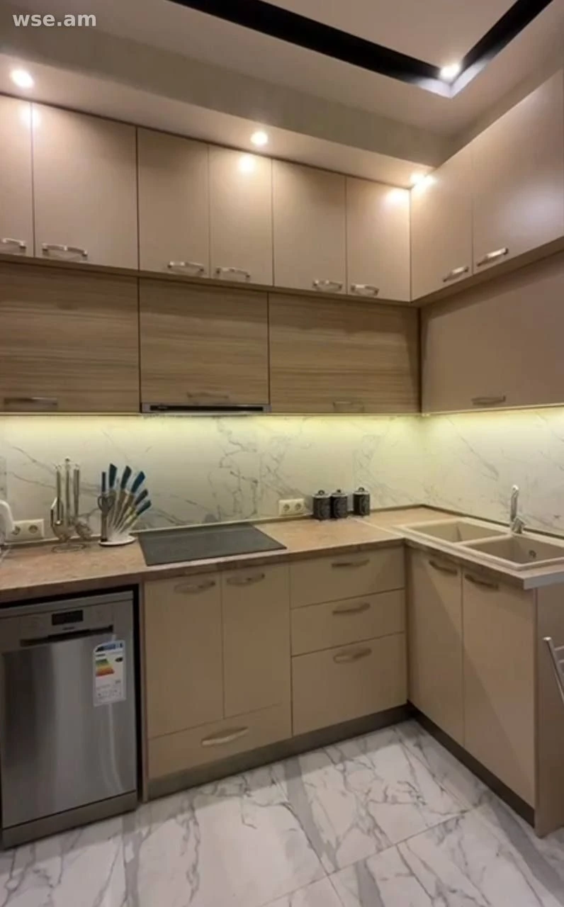 4-room, 98 m², 6/12 floor, 106/1 Nalbandyan Street