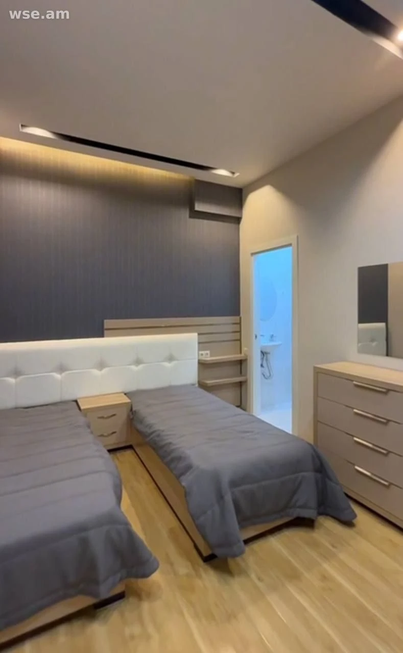 4-room, 98 m², 6/12 floor, 106/1 Nalbandyan Street