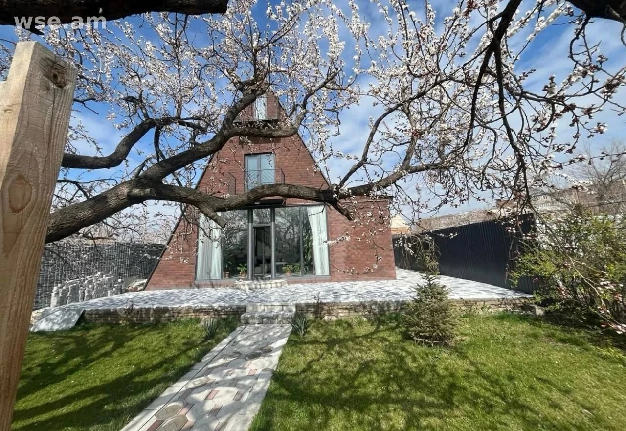 4-комн. дом, 155 м², 3-этажный, улица Зоравара Андраника