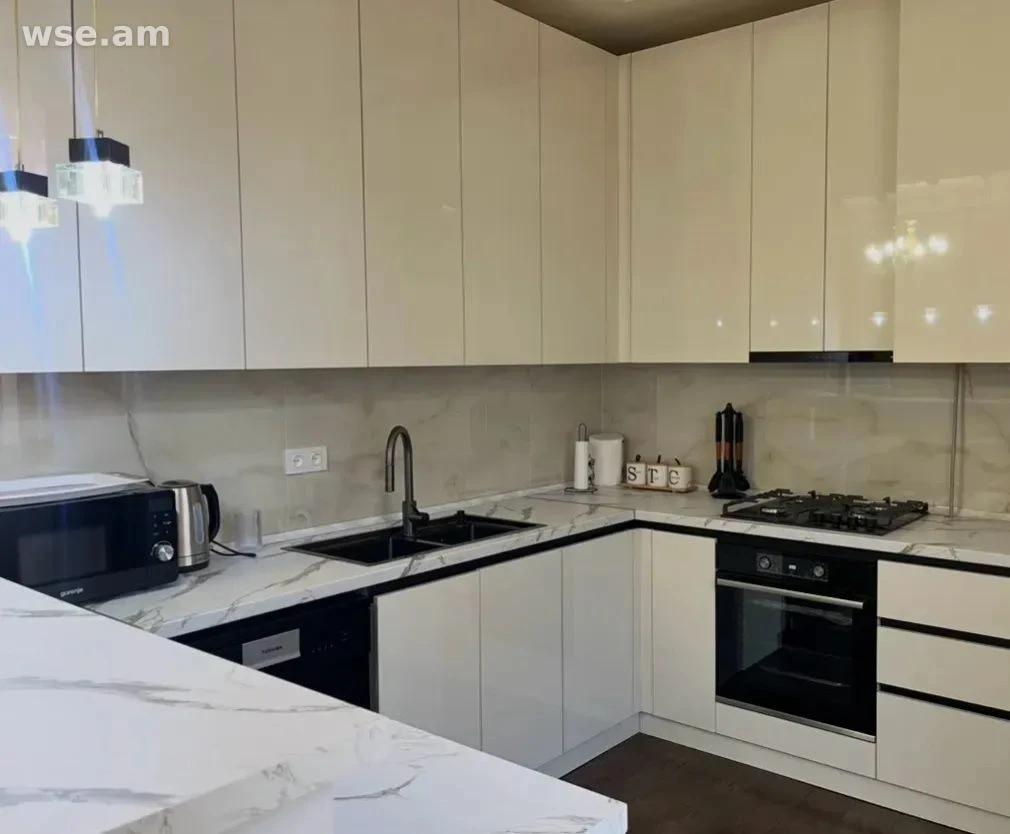 3-комн., 95 м², 2/5 эт., улица Теряна 2