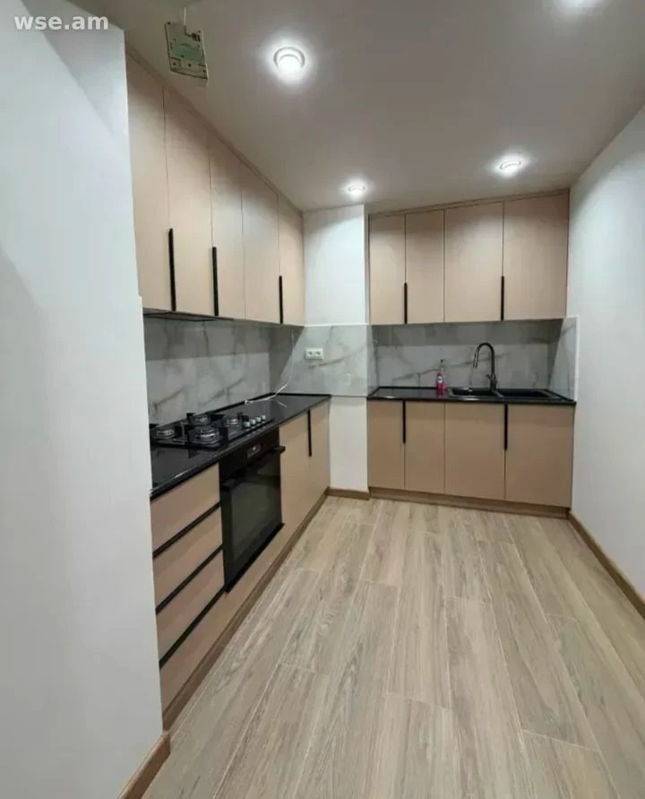 3-комн., 90 м², 4/5 эт., улица Мамиконянца 40
