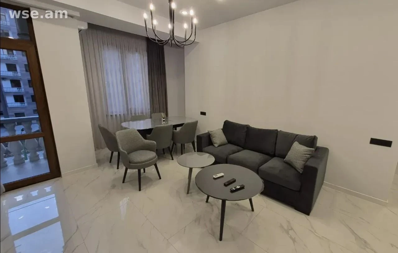 2-комн., 67 м², 3/8 эт., улица Никогаоса Адонца 2/6