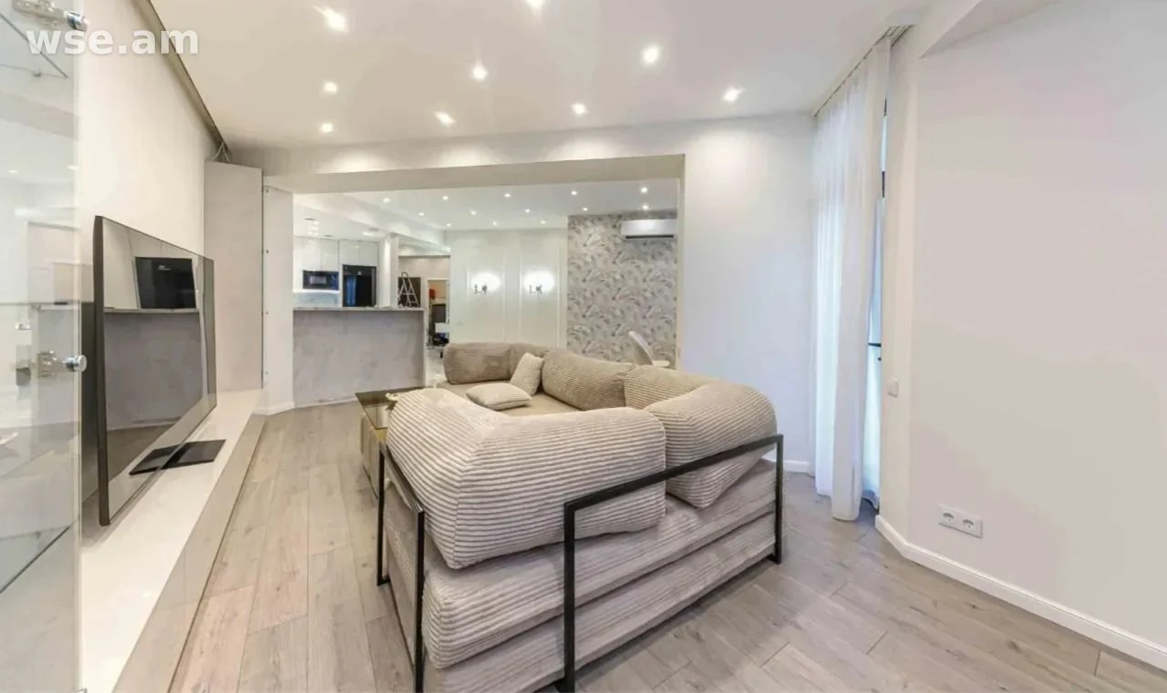 3-комн., 118 м², 2/16 эт., улица Грибоедова 17