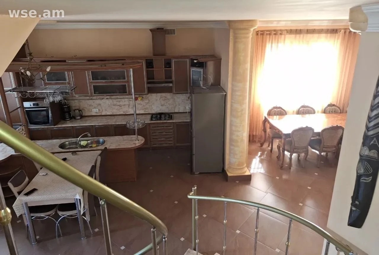 4-комн. дом, 250 м², 2-этажный, 10-я улица Вардашена
