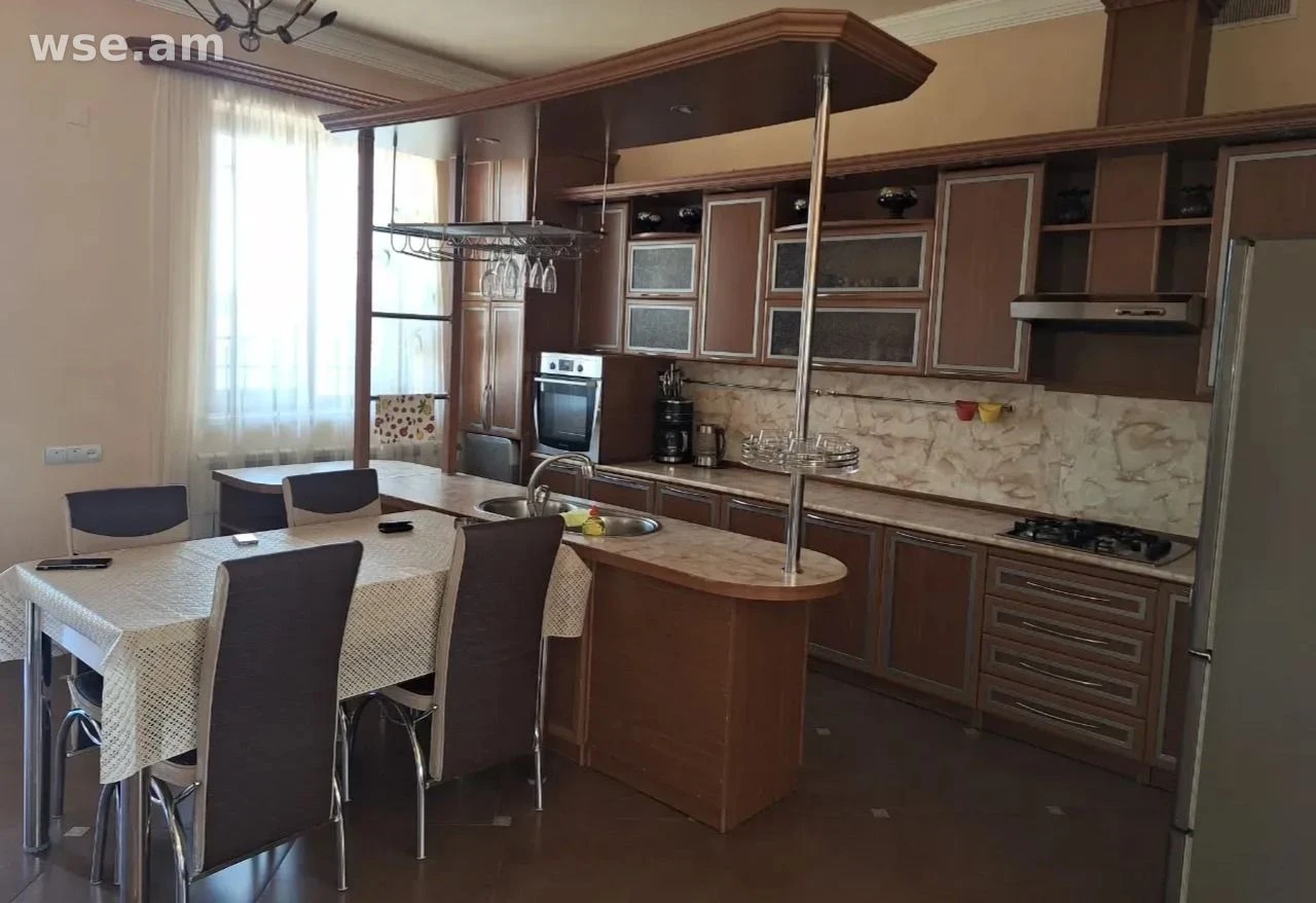 4-комн. дом, 250 м², 2-этажный, 10-я улица Вардашена