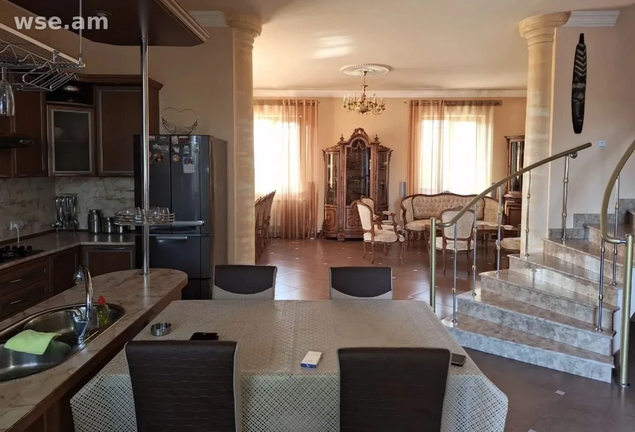 4-комн. дом, 250 м², 2-этажный, 10-я улица Вардашена