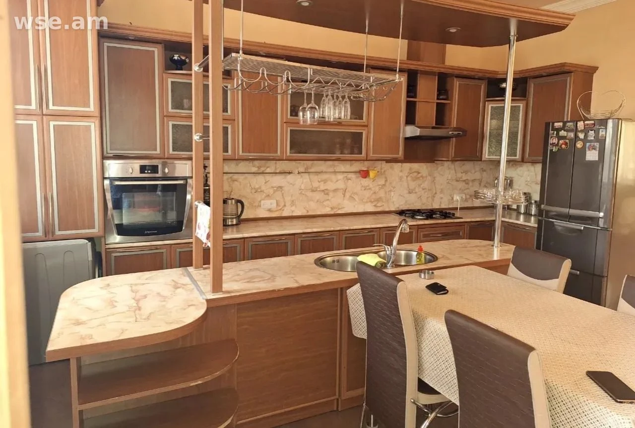 4-комн. дом, 250 м², 2-этажный, 10-я улица Вардашена