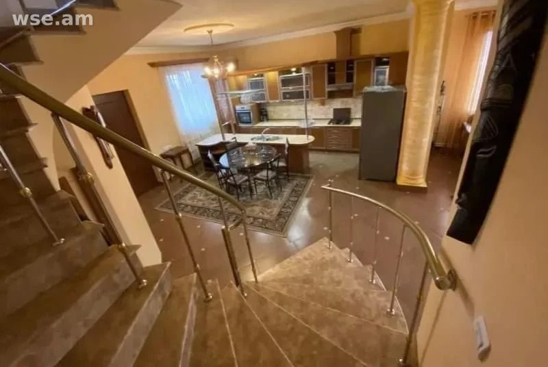 4-комн. дом, 250 м², 2-этажный, 10-я улица Вардашена