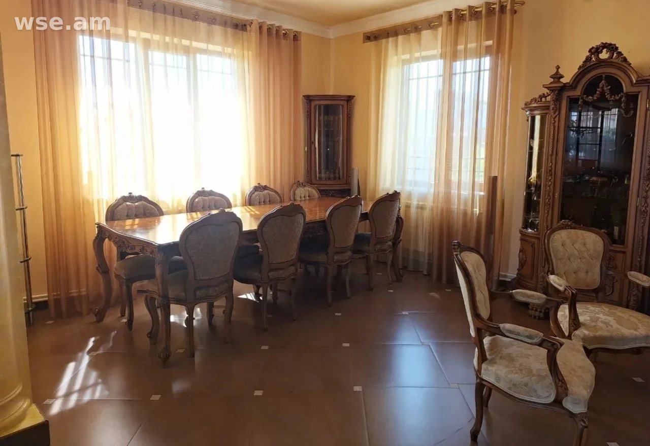 4-комн. дом, 250 м², 2-этажный, 10-я улица Вардашена