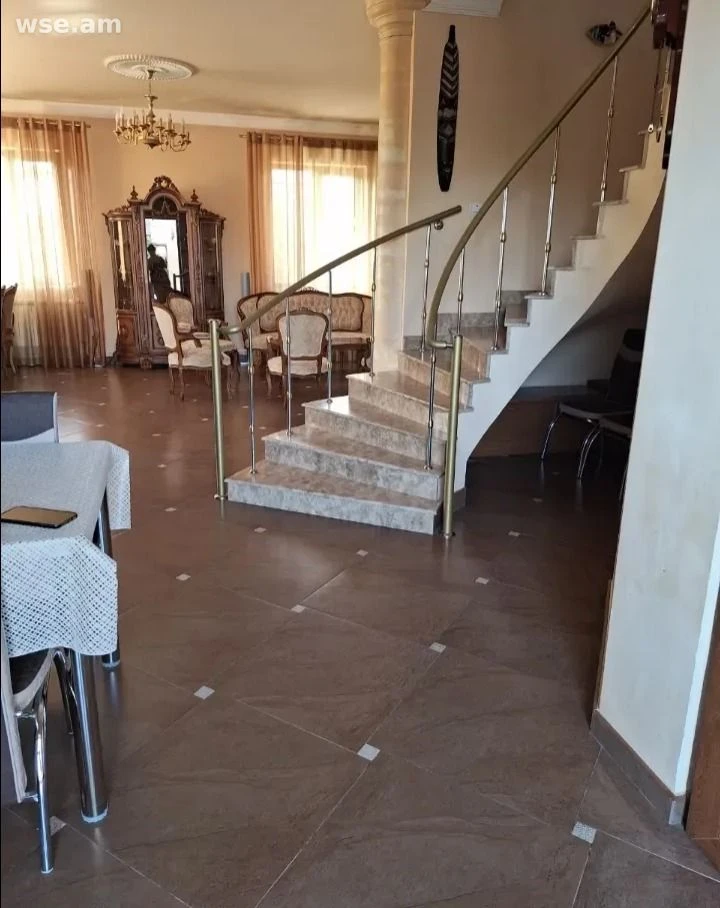 4-комн. дом, 250 м², 2-этажный, 10-я улица Вардашена
