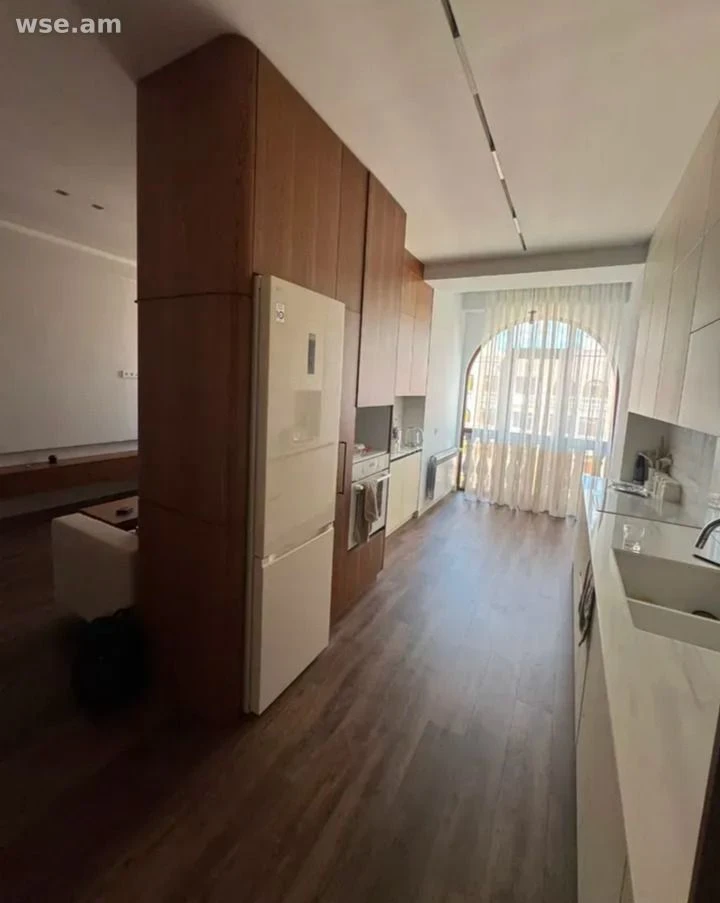 4 սենյականոց, 124 քմ, 8/8 հարկ, Նիկոգաոս Ադոնցի փողոց 2/4