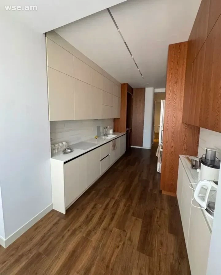 4 սենյականոց, 124 քմ, 8/8 հարկ, Նիկոգաոս Ադոնցի փողոց 2/4