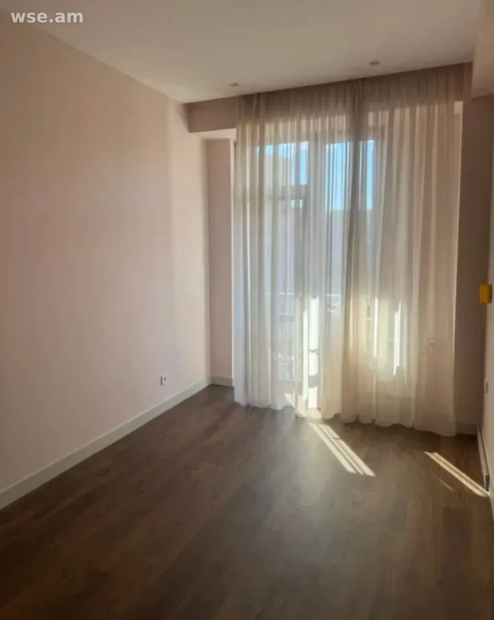 4 սենյականոց, 124 քմ, 8/8 հարկ, Նիկոգաոս Ադոնցի փողոց 2/4
