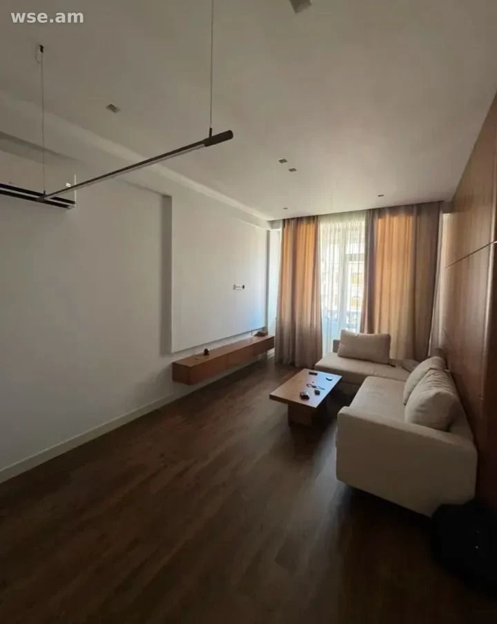 4 սենյականոց, 124 քմ, 8/8 հարկ, Նիկոգաոս Ադոնցի փողոց 2/4