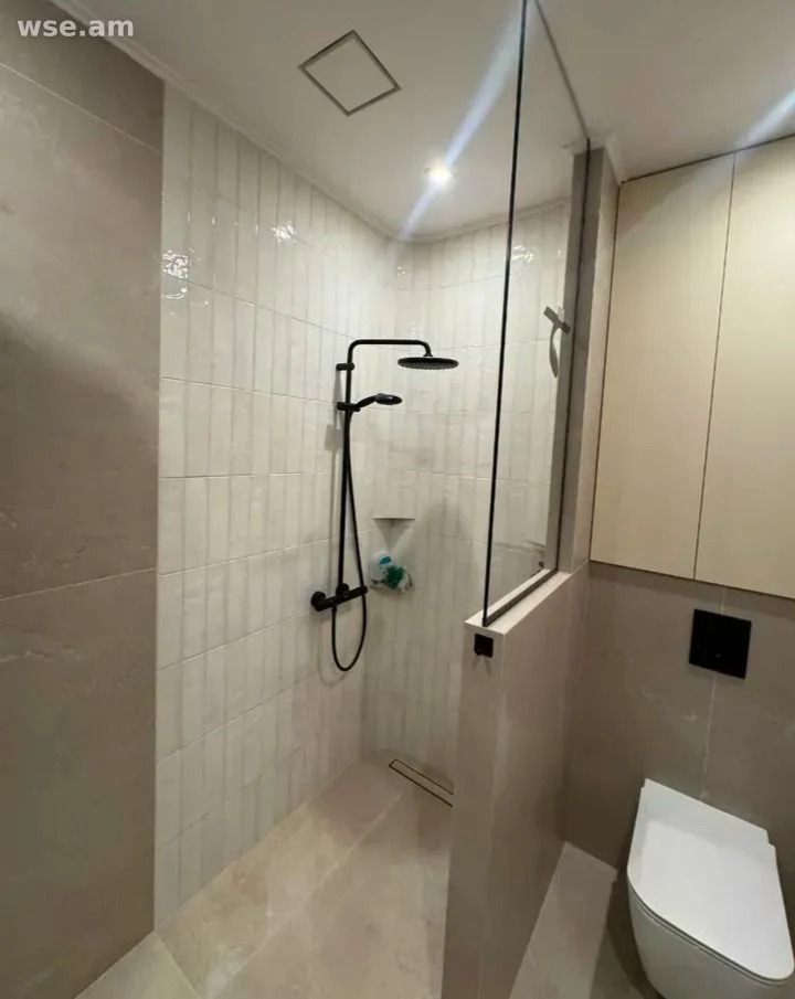 4 սենյականոց, 124 քմ, 8/8 հարկ, Նիկոգաոս Ադոնցի փողոց 2/4