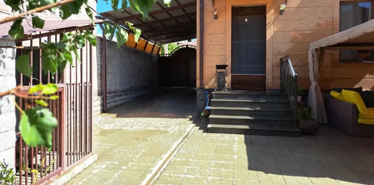 3-room house, 100 m², 2-storeyed, Paruyra Sevaka street 6
