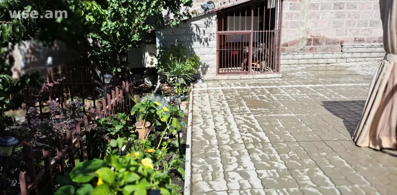 3-room house, 100 m², 2-storeyed, Paruyra Sevaka street 6