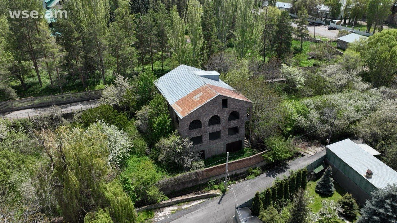 5-room house, 600 m², 3-storey, Eritasardutyun street 40
