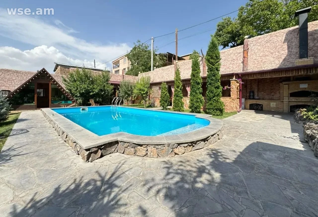 4-комн. дом, 270 м², 3-этажный, улица Ахтанак 16